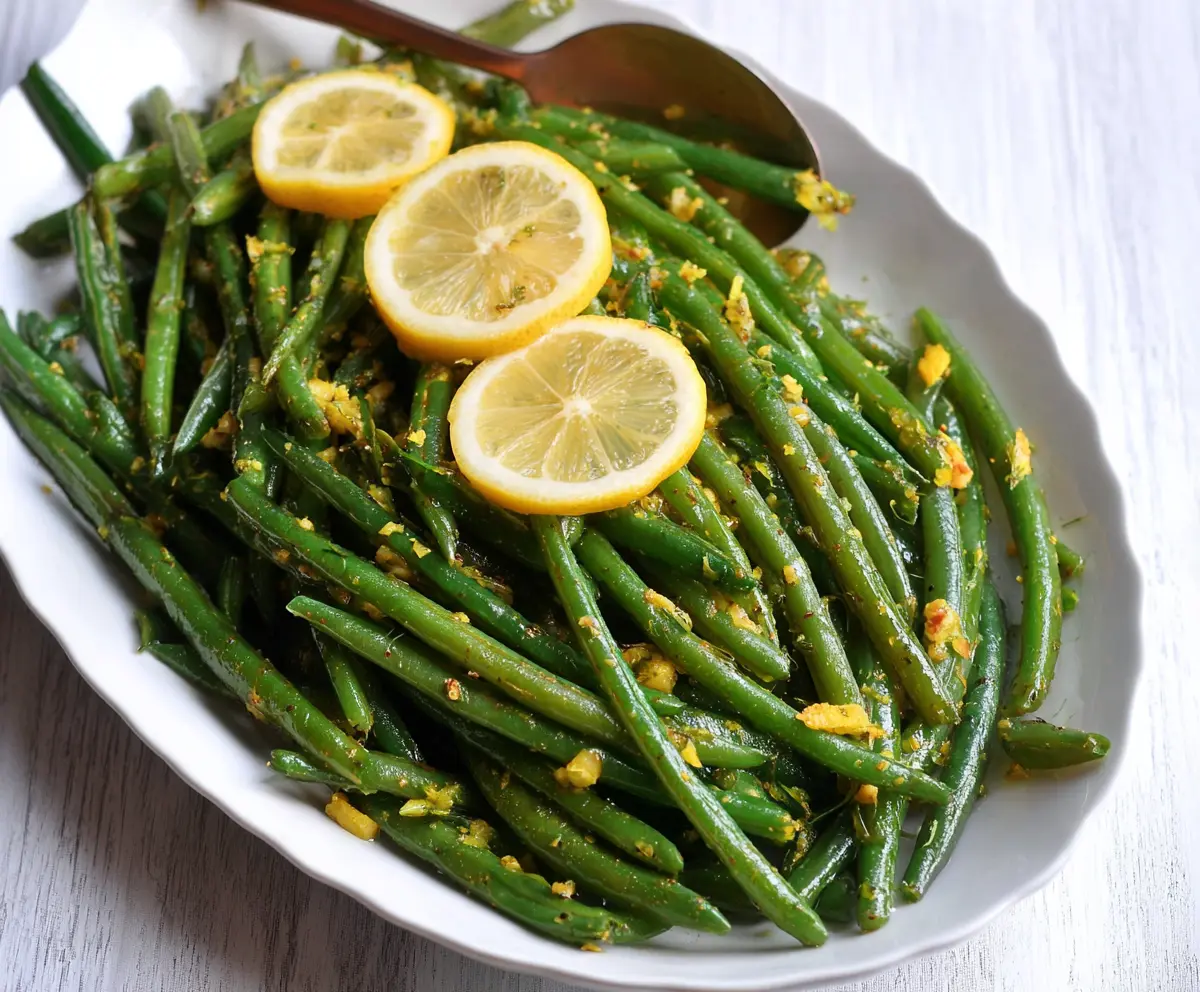 Fresh lemon green beans dish with vibrant green beans and zesty lemon slices.