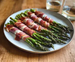 Delicious prosciutto-wrapped asparagus spears, perfect as an appetizer or snack.